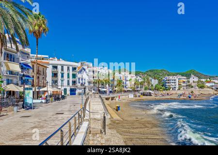 Front de mer de Sitges, une belle ville près de Barcelona.Spain. Banque D'Images
