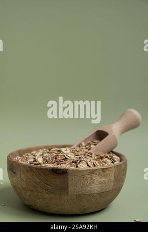 Bouillie d'avoine crue céréales sans gluten. Bienfaits intestinaux pour la santé. Concept d'ingrédient alternatif de grain entier d'épeautre. Recettes de régime végétarien. Mode de vie végétal. Copiez l'espace riche en protéines manger Banque D'Images