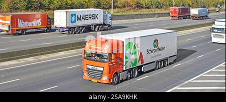 Marques de publicité mobile et noms commerciaux sur le côté de grands véhicules commerciaux européens conduisant seule la route d'autoroute M25 dans le comté d'Essex Angleterre Royaume-Uni Banque D'Images