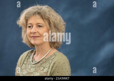 L'auteure et dramaturge britannique à succès Deborah Moggach, photographiée au Festival international du livre d'Édimbourg où elle a parlé de sa carrière. Le Festival du livre était le plus grand événement littéraire au monde et présentait des écrivains du monde entier. L'événement de 2007 a rassemblé environ 550 écrivains et s'est déroulé du 11-27 au 30 août. Banque D'Images