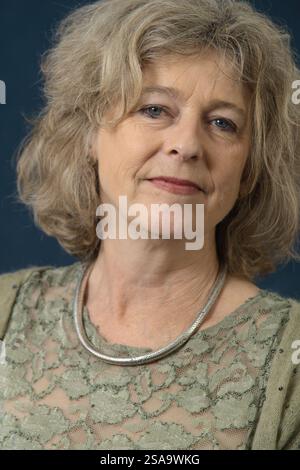 L'auteure et dramaturge britannique à succès Deborah Moggach, photographiée au Festival international du livre d'Édimbourg où elle a parlé de sa carrière. Le Festival du livre était le plus grand événement littéraire au monde et présentait des écrivains du monde entier. L'événement de 2007 a rassemblé environ 550 écrivains et s'est déroulé du 11-27 au 30 août. Banque D'Images