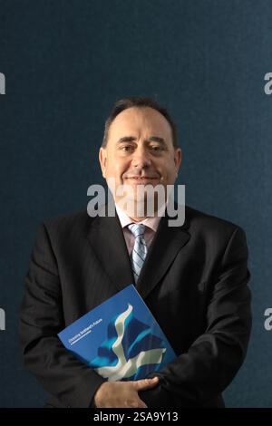 Le premier ministre écossais, Alex Salmond MSP, photographié au Festival international du livre d'Édimbourg où il a présenté son Livre blanc détaillant les propositions pour un référendum sur l'indépendance écossaise. Le Festival du livre était le plus grand événement littéraire au monde et présentait des écrivains du monde entier. L'événement de 2007 a rassemblé environ 550 écrivains et s'est déroulé du 11-27 au 30 août. Banque D'Images