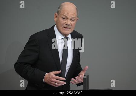 Berlin, Allemagne. 29 janvier 2025. Dans une déclaration du gouvernement, le chancelier fédéral Olaf Scholz (SPD) commente des questions de politique intérieure actuelles telles que l'attaque au couteau à Aschaffenburg. Crédit : Michael Kappeler/dpa/Alamy Live News Banque D'Images