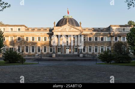 Laeken, Bruxelles - Belgique - 04 25 2018 : vue paysage sur le Palais Royal, la résidence des Rois lors de l'ouverture annuelle de printemps Banque D'Images