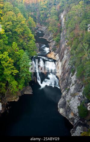 GA00018-00....GEORGIA - la gorge de Tallulah et les chutes d'eau vues depuis le North Rim Trail dans le parc d'État de Talulah Falls. Banque D'Images