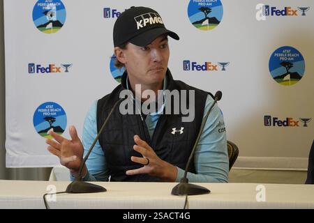 Pebble Beach, États-Unis. 30 janvier 2025. Pebble Beach, Californie, États-Unis - 28 janvier 2025 Maverick McNealy, de Stanford, CALIFORNIE, parle à la presse avant le début de l'AT&T Pebble Beach Pro-Am (tournoi de golf signature PGA Tour) qui se tient sur le célèbre Pebble Beach Links, Californie, USAS crédit : Motofoto/Alamy Live News Banque D'Images