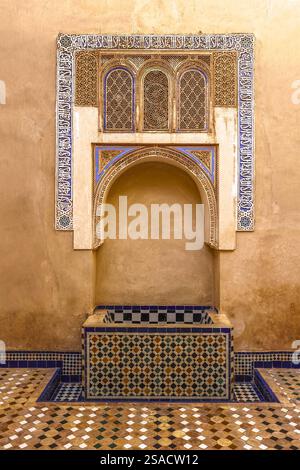 Fontaine dans les appartements du palais Bahia, Marrakech, Maroc Banque D'Images