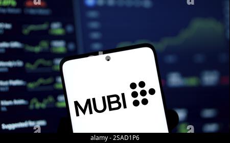 Le logo MUBI est affiché sur le smartphone. MUBI est une plateforme de streaming vidéo Banque D'Images