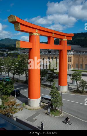 Sanctuaire Heian-Jingu Grand Torii à Kyoto Japon Banque D'Images