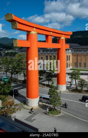 Sanctuaire Heian-Jingu Grand Torii à Kyoto Japon Banque D'Images