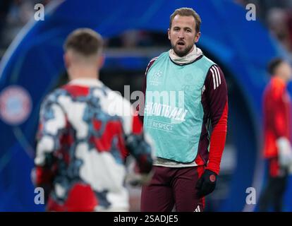 Munich, Allemagne. 29 janvier 2025. Football : Ligue des Champions, Bayern Munich - Slovan Bratislava, tour préliminaire, journée 8 à l'Allianz Arena. Harry Kane de Munich se réchauffe. Crédit : Sven Hoppe/dpa/Alamy Live News Banque D'Images