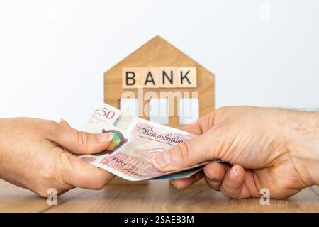 Argent de Grande-Bretagne. Prêt bancaire en livre sterling. Concept d'entreprise financière. Symbole bancaire, remise d'argent au client. Transfert d'argent, opérations financières Banque D'Images