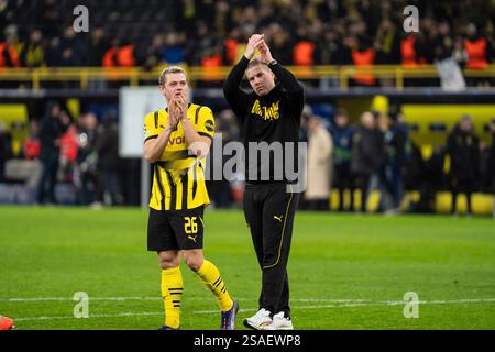 29.01.2025, signal Iduna Park, Dortmund, GER, UEFA Champions League, Spieltag - Borussia Dortmund vs FC Shakhtar Donetsk Im Bild : Julian Ryerson (Borussia Dortmund, #26) und Mike Tullberg (chef-entraîneur/entraîneur, BV Borussia Dortmund) Foto © nordphoto GmbH/Christian Schulze Banque D'Images