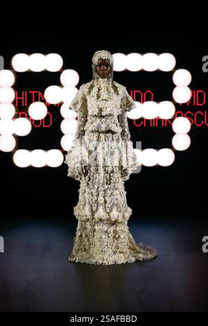 Paris, Frankreich. 29 janvier 2025. Piste VALENTINO haute Couture printemps-été 2025 lors de la semaine de la mode haute Couture à Paris le 2025 janvier - Paris, France 29/01/2025 crédit : dpa/Alamy Live News Banque D'Images