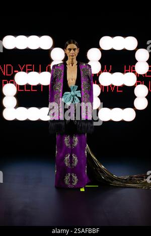 Paris, Frankreich. 29 janvier 2025. Piste VALENTINO haute Couture printemps-été 2025 lors de la semaine de la mode haute Couture à Paris le 2025 janvier - Paris, France 29/01/2025 crédit : dpa/Alamy Live News Banque D'Images