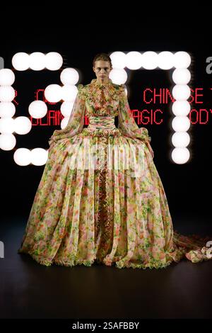 Paris, Frankreich. 29 janvier 2025. Piste VALENTINO haute Couture printemps-été 2025 lors de la semaine de la mode haute Couture à Paris le 2025 janvier - Paris, France 29/01/2025 crédit : dpa/Alamy Live News Banque D'Images