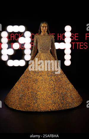 Paris, Frankreich. 29 janvier 2025. Piste VALENTINO haute Couture printemps-été 2025 lors de la semaine de la mode haute Couture à Paris le 2025 janvier - Paris, France 29/01/2025 crédit : dpa/Alamy Live News Banque D'Images