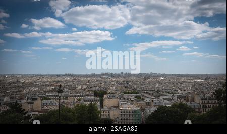 Vue panoramique de Paris depuis la colline de Montmartre - Paris, France Banque D'Images