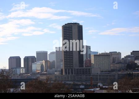 Ville de Richmond, Virginie vue de l'extrémité est. Le bâtiment James Monroe est le plus haut bâtiment de la capitale de l'État. Banque D'Images