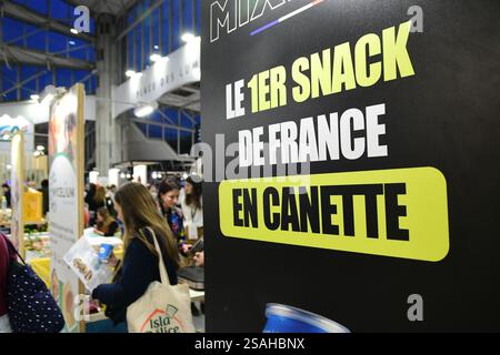 Lyon, Rhône, France. 26 janvier 2025. Stand des start-ups du secteur de l'innovation de la première collation en conserve de France au salon Sirha. La conférence au Sirha Lyon faisait partie d'une grande exposition sur l'hôtellerie et la restauration, qui présentait des conférences sectorielles, des concours comme le Bocuse d'Or et des vitrines d'innovation culinaire et de durabilité. (Crédit image : © Romain Doucelin/SOPA images via ZUMA Press Wire) USAGE ÉDITORIAL SEULEMENT! Non destiné à UN USAGE commercial ! Banque D'Images