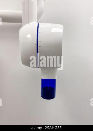 Appareil à rayons X dans un cabinet de dentiste moderne – équipement de radiographie dentaire Banque D'Images