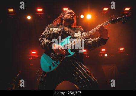 Copenhague, Danemark. 28 janvier 2025. Le groupe de punk gitan américain et international Gogol Bordello donne un concert au KB Hallen à Frederiksberg, Copenhague. Banque D'Images