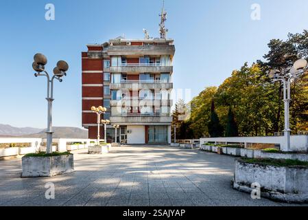 26 octobre 2024. Niska Banja, Nis, Serbie - Hôtel Radon à Niska Banja près de Nis, Serbie. Old Radon Hôtel au Niska Banja Spa Centre Serbie Sud Sumer Banque D'Images