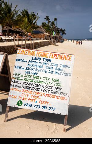 Znz214 Afrique Tanzanie, Zanzibar, Nungwi, Lighthouse Beach, signe d'excursion touristique d'expérience de pêche Banque D'Images