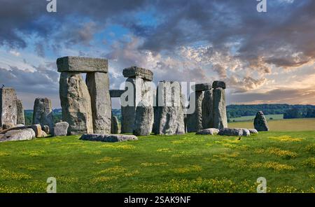Photo de Stonehenge néolithique monument de cercle de pierre debout préhistorique, Salisbury Plain dans le Wiltshire, Angleterre. Banque D'Images