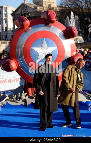Danny Ramirez et Anthony Mackie à la conférence photo « Captain America:Brave New World », Trafalgar Square, Londres Banque D'Images