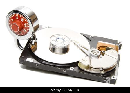 Cadenas à combinaison sur le disque dur d'un ordinateur Banque D'Images