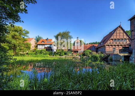 Klosterteich, Wienhausen, basse-Saxe, Allemagne, moulin à eau, clocher. Marien, Europe Banque D'Images