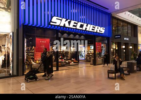 Skechers Shop logo signe, Skechers est une multinationale américaine de chaussures. Le magasin est au centre commercial Hoog Catharijne Utrecht Banque D'Images