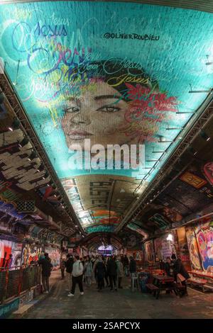 Vue générale des graffitis en constante évolution à Leake Street Arches London (sous la gare principale de Waterloo). Banque D'Images