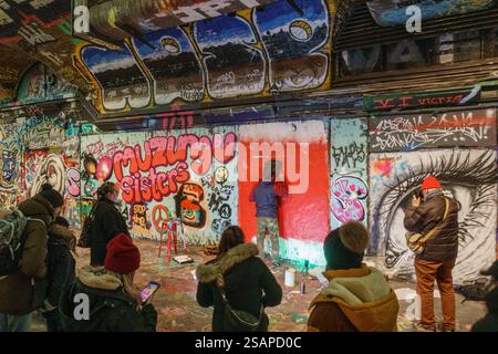 Vue générale des graffitis en constante évolution à Leake Street Arches London (sous la gare principale de Waterloo). Banque D'Images
