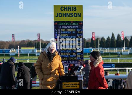 Planches de Paris à Doncaster devant la barrière des novices de la rivière Don. Crédit JTW Equine images / Alamy Banque D'Images