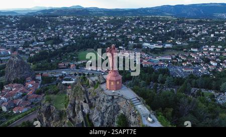 Drone photo Statue de notre-Dame de France le Puy-en-Velay France europe Banque D'Images