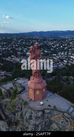 Drone photo Statue de notre-Dame de France le Puy-en-Velay France europe Banque D'Images