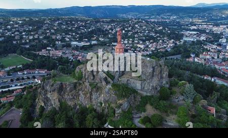 Drone photo Statue de notre-Dame de France le Puy-en-Velay France europe Banque D'Images