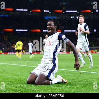 Oyindsmola Ajayi de Tottenham Hotspur célèbre avoir marqué son deuxième but lors du match de football de Tottenham Hotspur et IF Elfsborg, UEFA Europa League, Tottenham Hotspur Stadium , Londres Royaume-Uni. Crédit : Michael Zemanek Banque D'Images