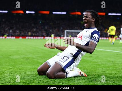 Oyindsmola Ajayi de Tottenham Hotspur célèbre avoir marqué son deuxième but lors du match de football de Tottenham Hotspur et IF Elfsborg, UEFA Europa League, Tottenham Hotspur Stadium , Londres Royaume-Uni. Crédit : Michael Zemanek Banque D'Images