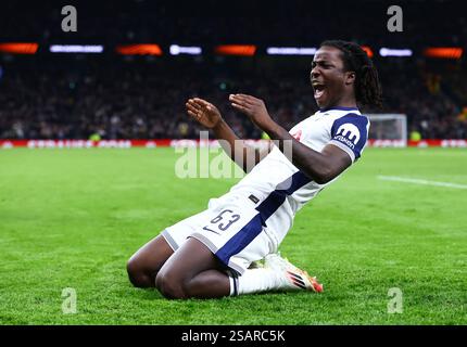 Oyindsmola Ajayi de Tottenham Hotspur célèbre avoir marqué son deuxième but lors du match de football de Tottenham Hotspur et IF Elfsborg, UEFA Europa League, Tottenham Hotspur Stadium , Londres Royaume-Uni. Crédit : Michael Zemanek Banque D'Images