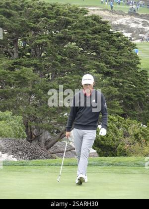 Pebble Beach, États-Unis. 30 janvier 2025. Pebble Beach, Californie, États-Unis - 30 janvier 2025 Collin Morikawa progresse vers le 5e green lors de la première journée de l'AT&T Pebble Beach Pro-Am (tournoi de golf signature PGA Tour) qui se tient sur le célèbre parcours de golf Spyglass Hill, Californie, USAS crédit : Motofoto/Alamy Live News Banque D'Images