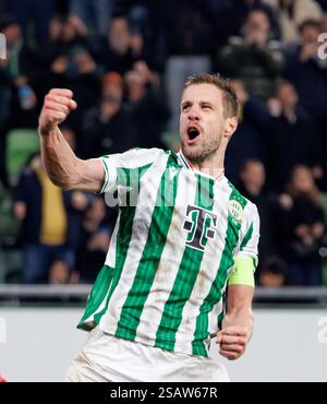 Budapest, Hongrie. 30 janvier 2025. Barnabas Varga du Ferencvarosi TC célèbre après avoir marqué un but lors du match MD8 de l'UEFA Europa League 2024/25 League phase entre le Ferencvarosi TC et l'AZ Alkmaar au stade Ferencvaros le 30 janvier 2025 à Budapest, en Hongrie. Crédit : Laszlo Szirtesi/Alamy Live News Banque D'Images
