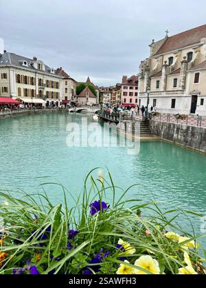 Vieille ville d'Annecy avec ses beaux canaux, haute-Savoie, France Banque D'Images