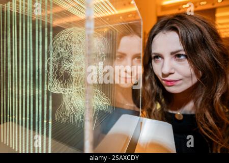 Londres, Royaume-Uni. 31 janvier 2025. Cure3 à Bonhams, Londres. Une exposition de vente présentant des œuvres d'art originales commandées par 117 artisans de premier plan, du 1er au 5 février. C’est la 5ème édition du projet de collecte de fonds et sa plus grande à ce jour. Depuis la 1ère édition en 2017, Cure3 a été soutenu par plus de 214 artistes et a recueilli près de 2 millions de livres sterling pour la recherche curative sur la maladie de Parkinson et l'association caritative, Cure Parkinson's.. Crédit : Guy Bell/Alamy Live News Banque D'Images