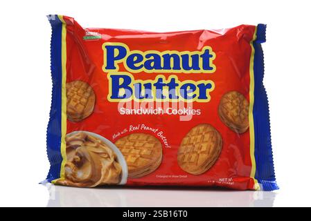 IRVINE, CALIFORNIE - 31 janvier 2025 : un paquet de biscuits Sobisk Peanut Butter Sandwich cookies. Banque D'Images