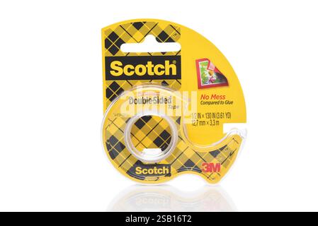 IRVINE, CALIFORNIE - 31 Jan 2025 : un rouleau de ruban adhésif double face Scotch de 3M. Banque D'Images