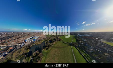 Une vue aérienne des terrains de football de Goodison Park et Anfield à Liverpool, Royaume-Uni Banque D'Images