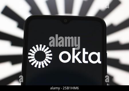 Canada. 31 janvier 2025. Dans cette illustration photo, le logo Okta, Inc. est affiché sur l'écran d'un smartphone. (Crédit image : © Thomas Fuller/SOPA images via ZUMA Press Wire) USAGE ÉDITORIAL SEULEMENT ! Non destiné à UN USAGE commercial ! Banque D'Images